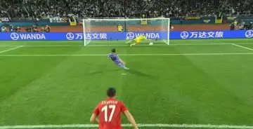 الأهلي أمام الريال.. الشناوي يتألق ببراعة ويتصدى لركلة جزاء من مودريتش