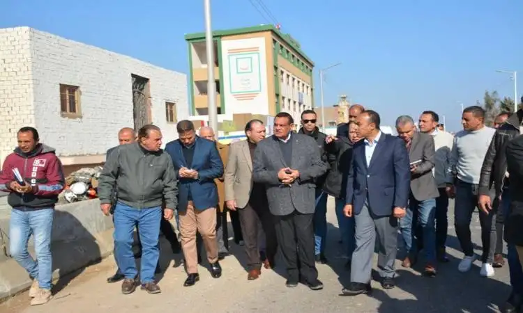 وزير التنمية المحلية يتفقد مشروعات حياة كريمة بمركز ملوي