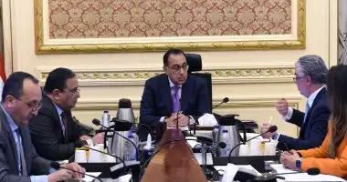 رئيس الوزراء يستعرض الموقف التنفيذي للمشروعات بالمنطقة الاقتصادية لقناة السويس