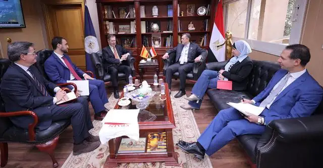 وزير السياحة يبحث مع سفير إسبانيا تعزيز التعاون السياحي والأثري بين البلدين