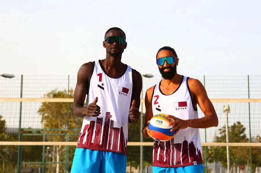 منتخب قطر يتوج ببطولة غرب آسيا للطائرة الشاطئية
