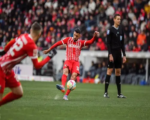 فرايبورج يتعادل مع ليفركوزن بالدوري الألماني