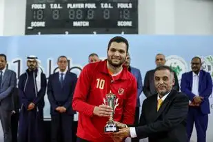 محمد عادل يفوز بجائزة أفضل حائط صد في البطولة العربية للطائرة