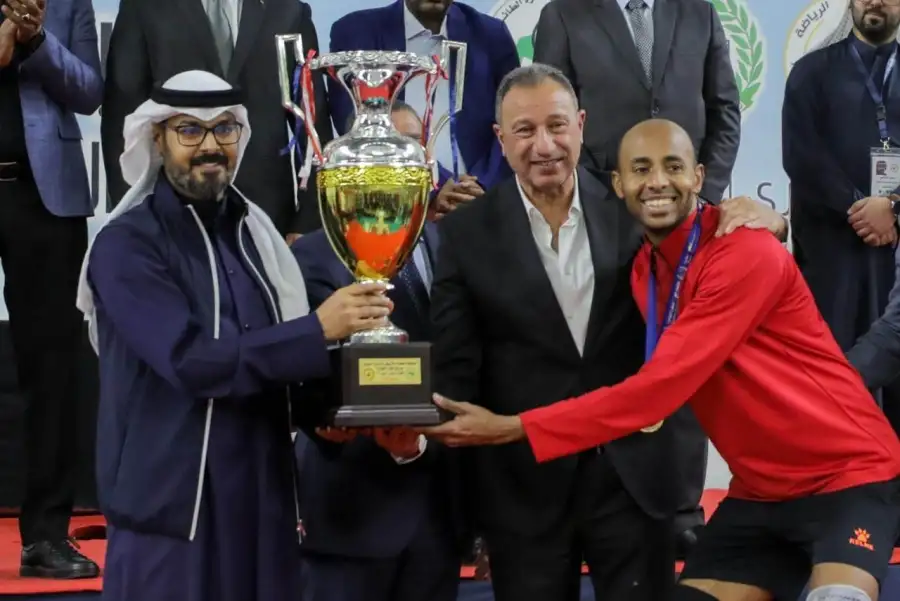 الخطيب يهنئ لاعبي «طائرة الأهلي» بالبطولة العربية