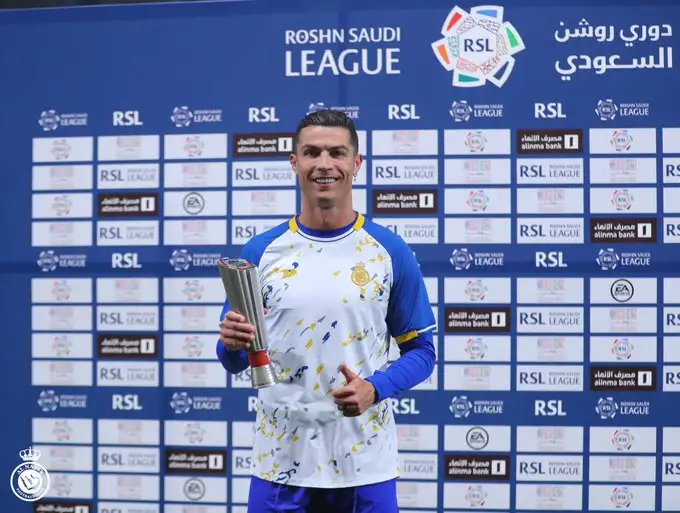 أول تعليق من رونالدو بعد تتويجه بجائزة لاعب الشهر في الدوري السعودي