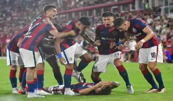سان لورينزو ينفرد بصدارة الدوري الأرجنتيني