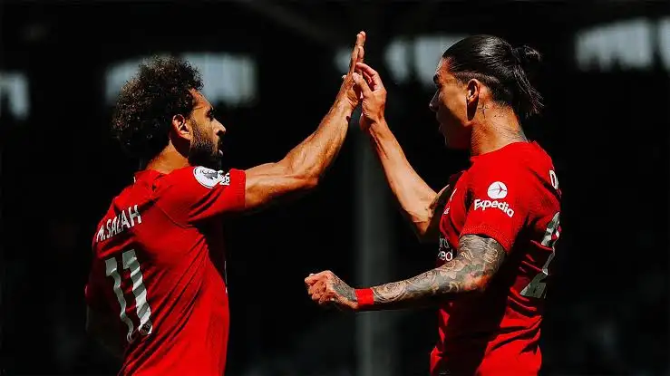 نجم ليفربول يمدح صلاح