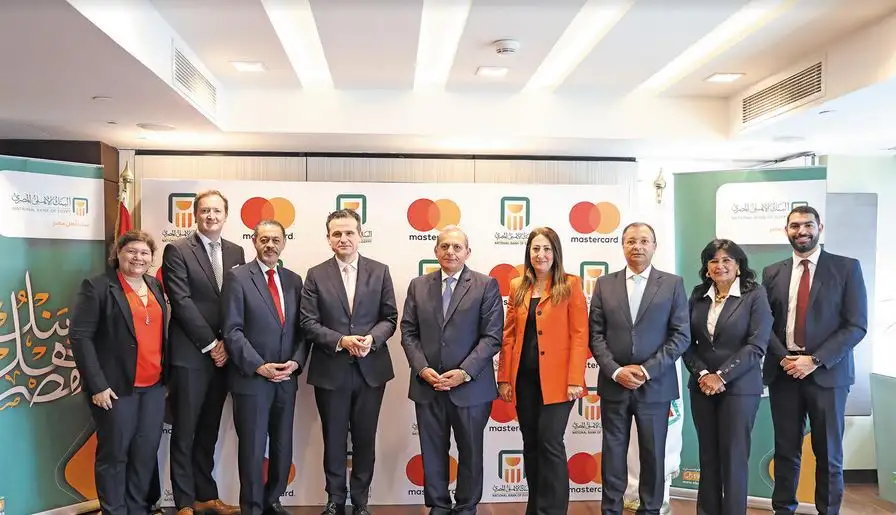 البنك الأهلي المصري يجدد التعاون مع شركة ماستر كارد