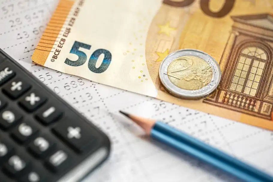سعر اليورو اليوم الأحد 19-3-2023 مقابل الجنيه المصري بمستهل التعاملات بالبنوك