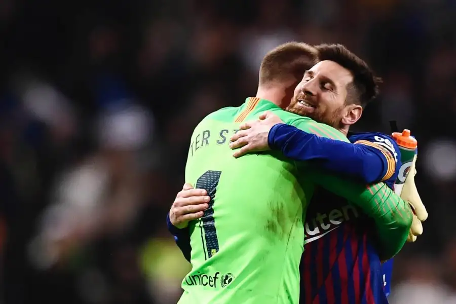 حارس برشلونة يفتح باب الحديث عن عودة ميسي