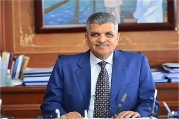 الفريق أسامة ربيع يلتقي رئيس المنطقة الاقتصادية لقناة السويس لبحث سبل التعاون المشترك
