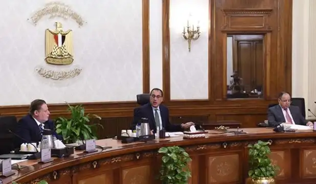 رئيس الوزراء يتابع موقف تطبيق منظومة الشحن المسبق