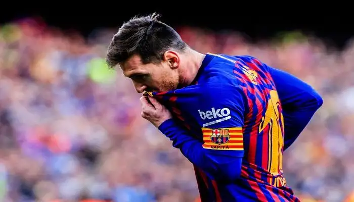 بيكيه يشكك في إمكانية عودة ميسي لبرشلونة