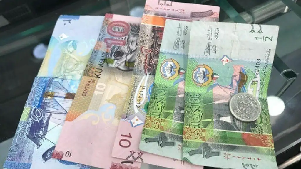 سعر الدينار الكويتي اليوم الإثنين 3-4-2023 في بداية التعاملات بالبنوك في مصر