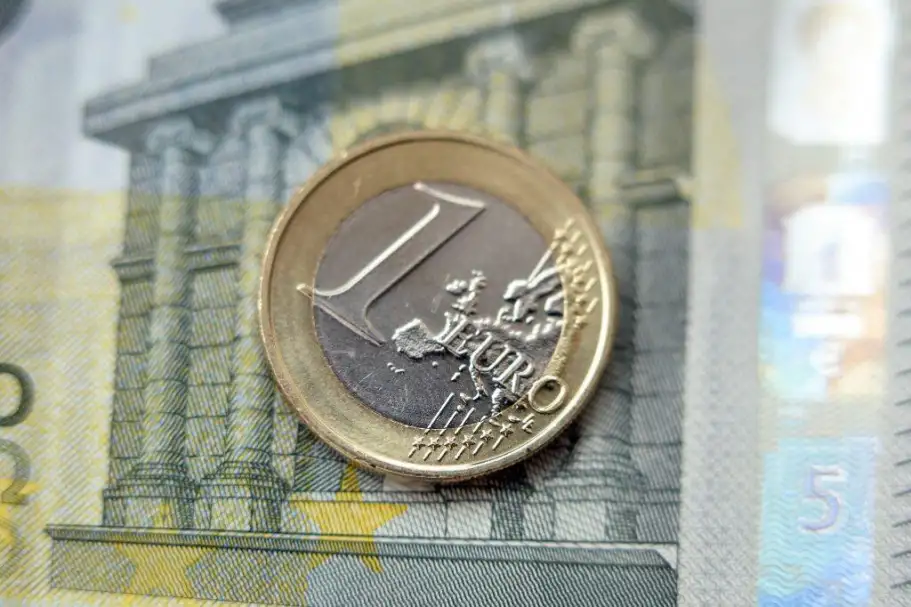 سعر اليورو اليوم الأربعاء 5-4-2023 في بداية التعاملات بالبنوك في مصر