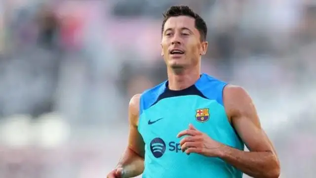 ليفاندوفسكي أساسيا في تشكيل برشلونة لمواجهة ريال مدريد
