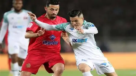 منافس الأهلي.. الرجاء يتعادل مع الوداد في قمة الدوري المغربي