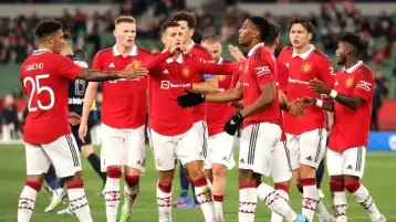 كاسيميرو يعود لتشكيل يونايتد أمام نوتنجهام