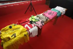الأهلي بزيه الأساسي في مواجهة الرجاء المغربي