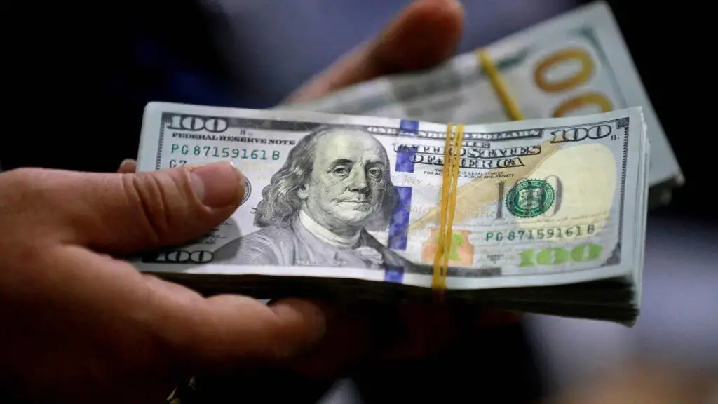 سعر الدولار اليوم الخميس 27-4-2023 مقابل الجنيه في بداية التعاملات