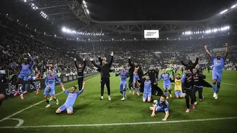 جماهير نابولي تستعد للاحتفال مبكرا بلقب الدوري الإيطالي الثالث في تاريخهم