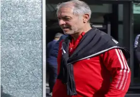 كولر يحاضر لاعبي الأهلي قبل خوض المران الثاني بالمغرب