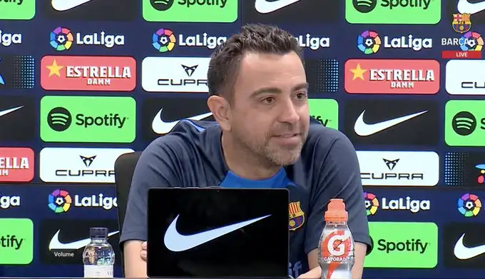 تشافي: برشلونة أصعب ناد في العالم... وحسم الليجا أهم من عودة ميسي