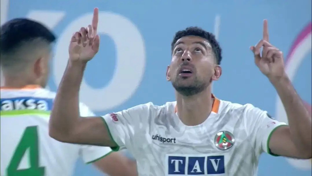 كوكا يقود ألانيا سبور للفوز على عمراني سبور في الدوري التركي
