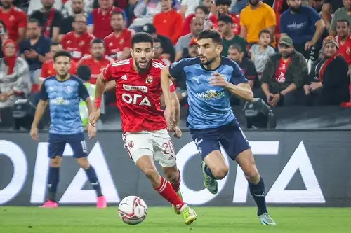 قندوسي: فخور بالتتويج بالبطولات مع الأهلي