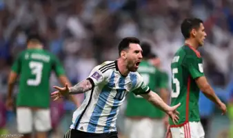 بعد تصريحات لابورتا عن عودته.. جماهير برشلونة تهتف لـ ميسي في احتفالات الليجا