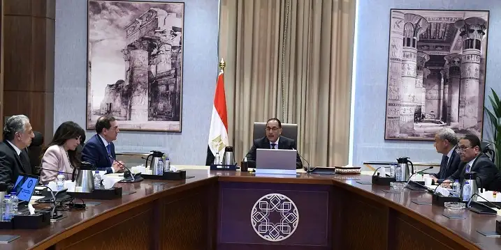 رئيس الوزراء يتابع موقف تطوير منظومة تداول وتوزيع المنتجات البترولية