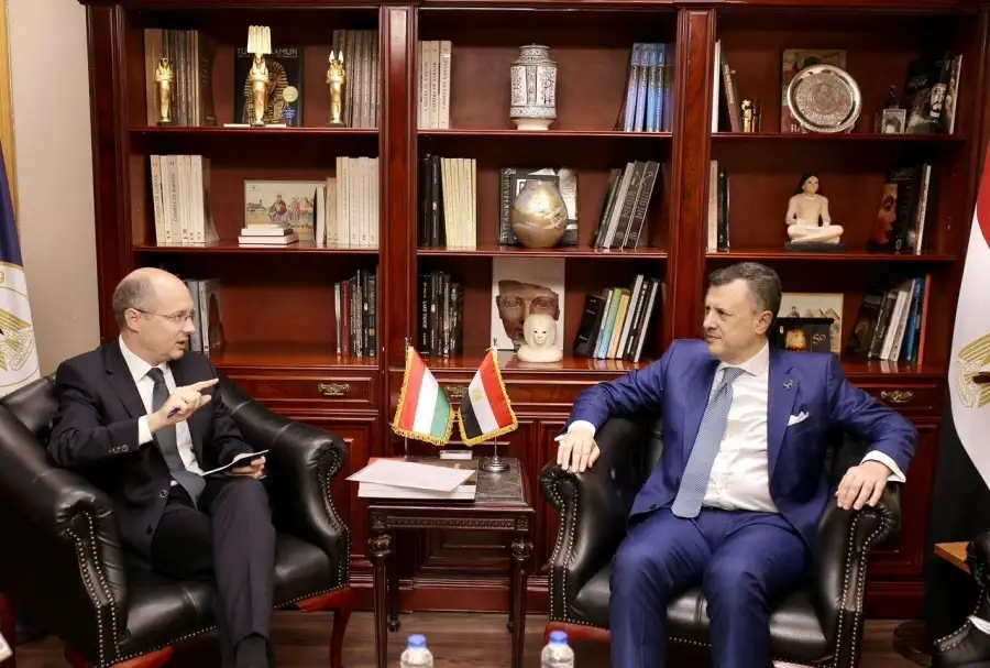 وزير السياحة يبحث مع سفيري المجر وبوروندي سبل تعزيز التعاون الأثري
