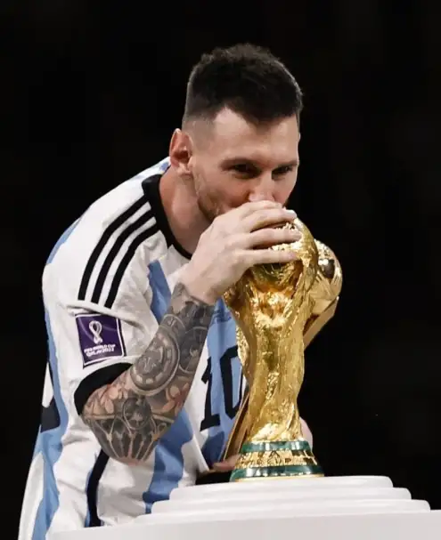 تقارير.. برشلونة يقدم راتبا ضئيلا لميسي