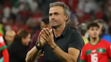 رئيس نابولي يكشف وجهة إنريكي: لا يريد إيطاليا