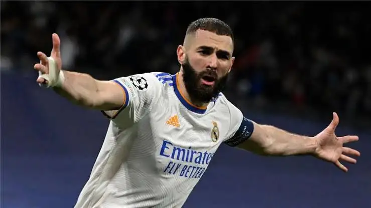 بنزيما يجتمع مع رئيس اتحاد جدة لحسم انتقاله للدوري السعودي