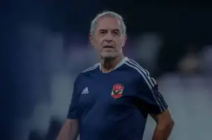 برنامج بدني للاعبي الأهلي استعدادا للوداد.. وكولر يجتمع بمعاونيه