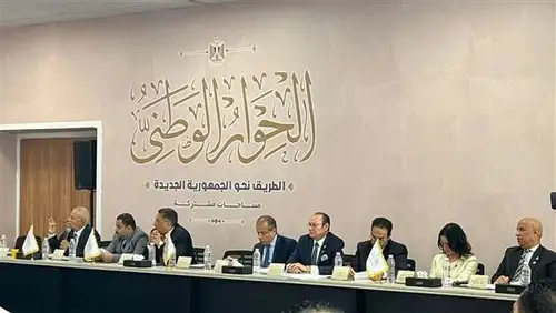 الحوار الوطني.. دعوات لزيادة أجور الأطباء وسرعة تنفيذ التأمين الصحي الشامل