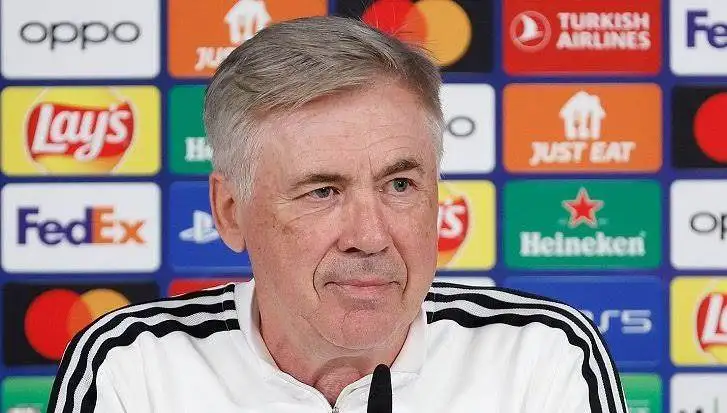 رونالدينيو: أنشيلوتي سيحقق الكثير لو تولى تدريب منتخب البرازيل