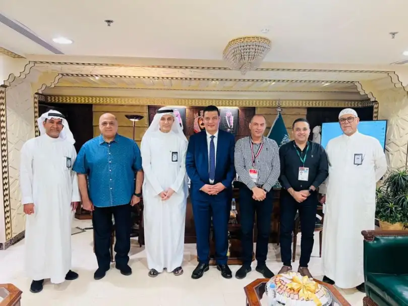 رئيس بعثة الجمعيات الأهلية يلتقي رئيس القابضة لمطوفي حجاج لمراجعة كافة الخدمات المقدمة للحجاج