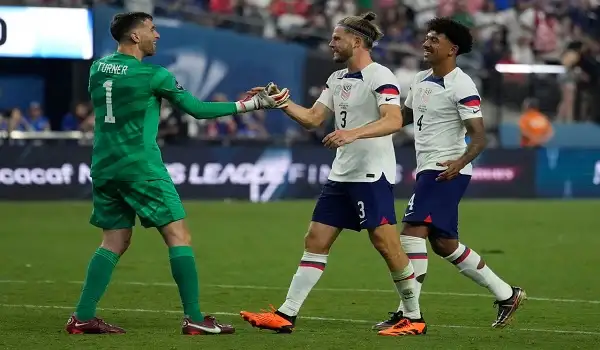 المنتخب الأمريكي يستهل حملته في الكأس الذهبية بالتعادل مع جامايكا