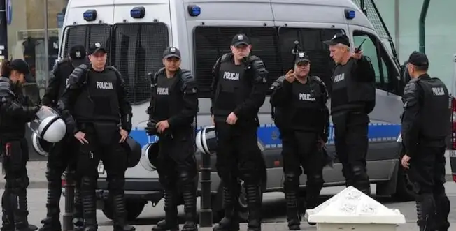 بولندا تعلن تعزيز قواتها الأمنية على الحدود مع بيلاروسيا