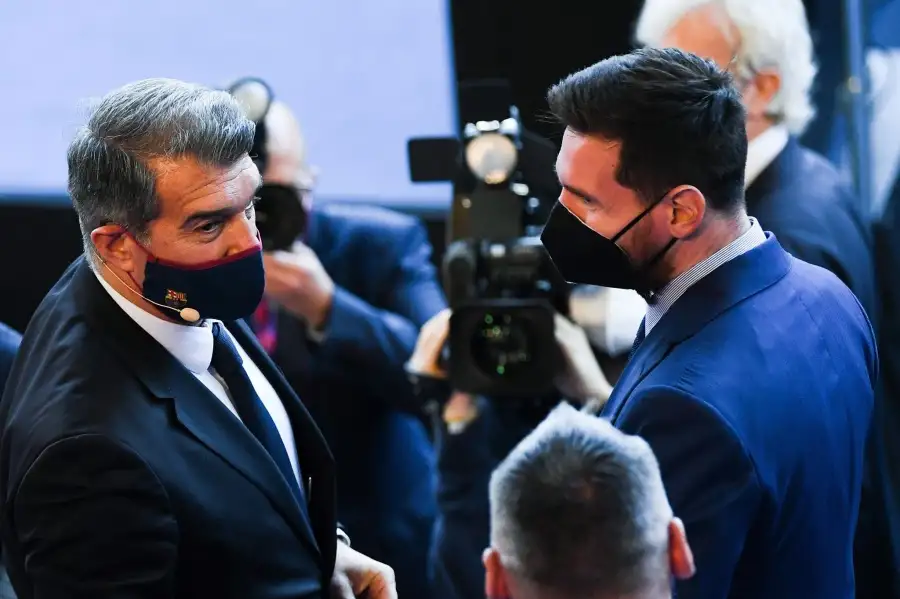 الكشف عن ديون ميسي لدى برشلونة