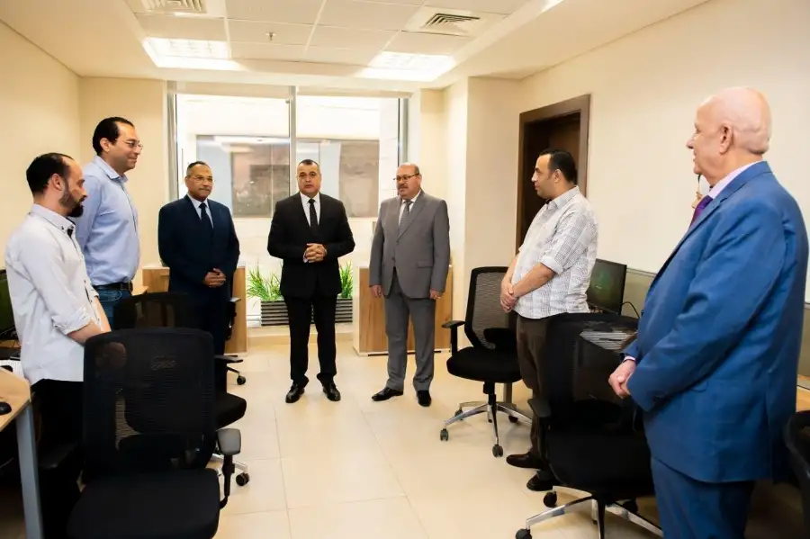 "وزير الدولة للإنتاج الحربي" يتفقد مكاتب العاملين بمقر الوزارة بالعاصمة الإدارية الجديدة