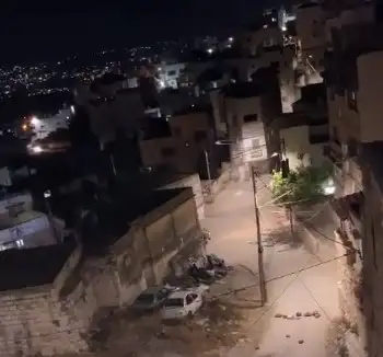 قوات الاحتلال تقتحم نابلس وتهاجم الفلسطينيين بالقنابل