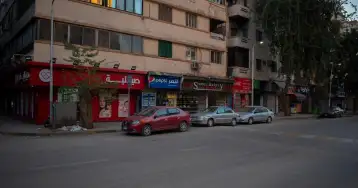 حي الموسكي يغلق الأماكن المخالفة لقانون ترخيص المحال غرب القاهرة