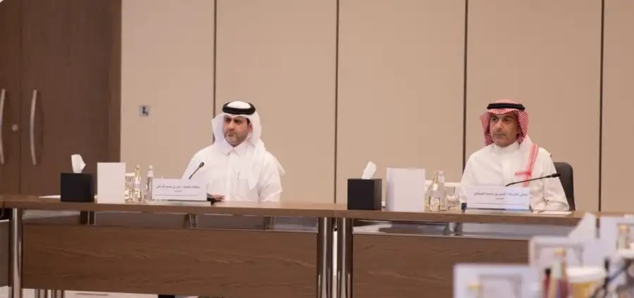 محافظ مصرف قطر المركزي يجتمع مع نظيره السعودي