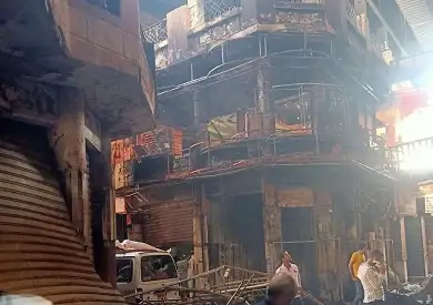 ماس كهربائي وراء حريق مول دبى بمطروح وإصابة 33 شخصا