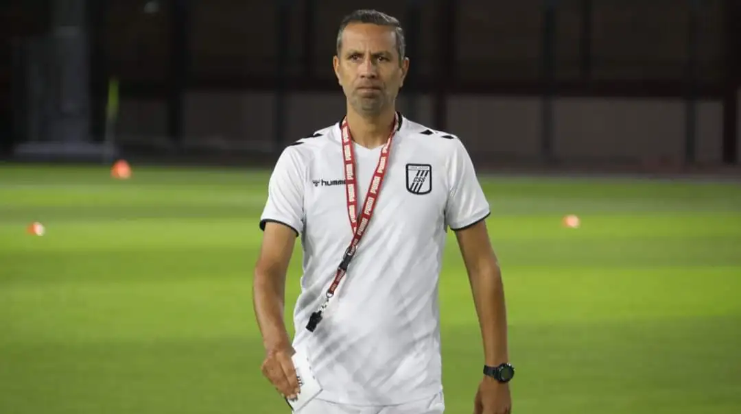 أنيس الجربي يقود الصفاقسي التونسي بعد رحيل حسام البدري