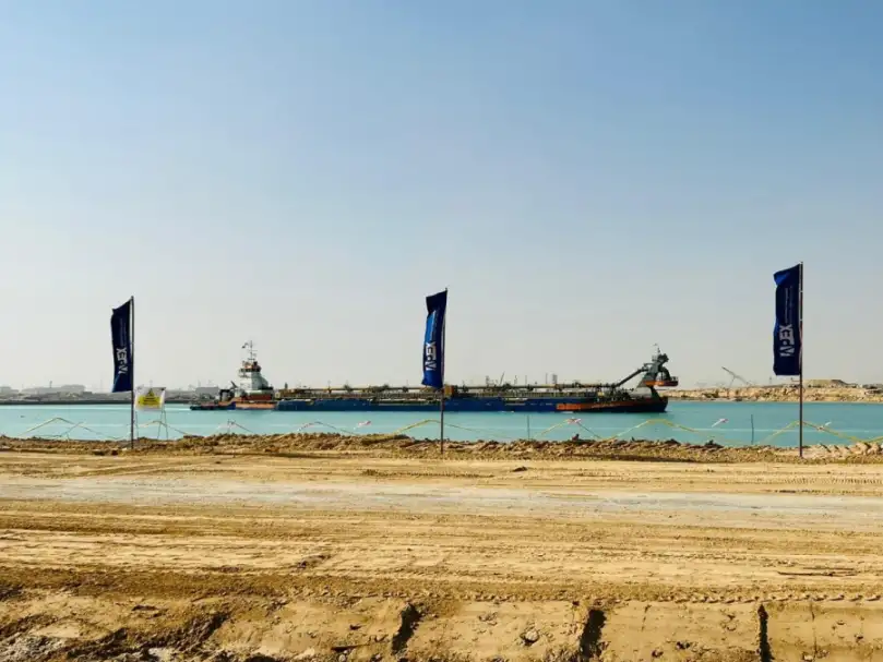 النقل: تسليم أولى محطات مشروع تطوير ميناء السخنة لـ هاتشيسون أكبر مشغل محطات حاويات بالعالم