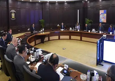 رئيس الوزراء يستعرض موقف تحديث استراتيجية الطاقة.. وعرض خطة البترول للتوسع في مناطق البحث والاستكشاف